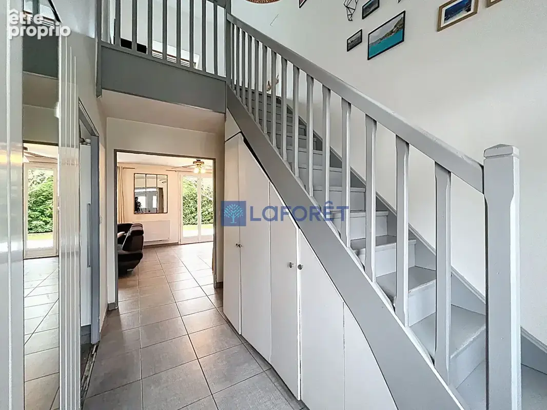 Maison 6 pièces 4 chambres - Quartier des fleurs - SAINT-PIERRE-DU-PERRAY - photo 9