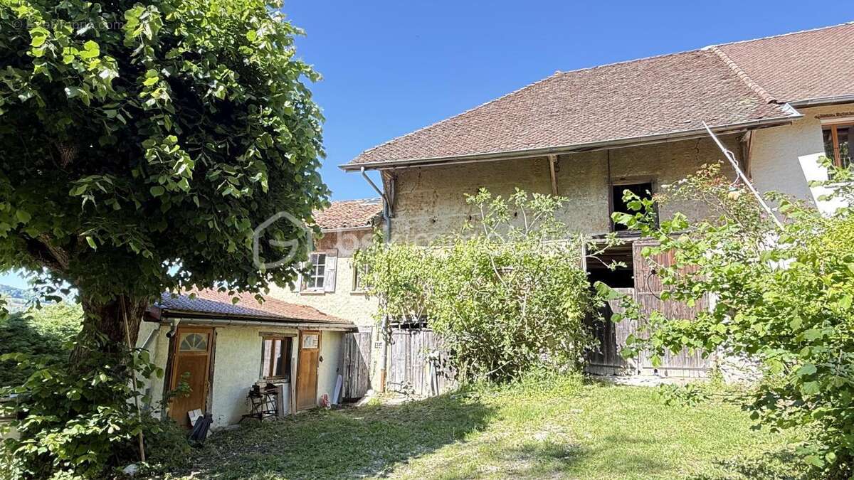 Maison à SAINT-GEOIRE-EN-VALDAINE
