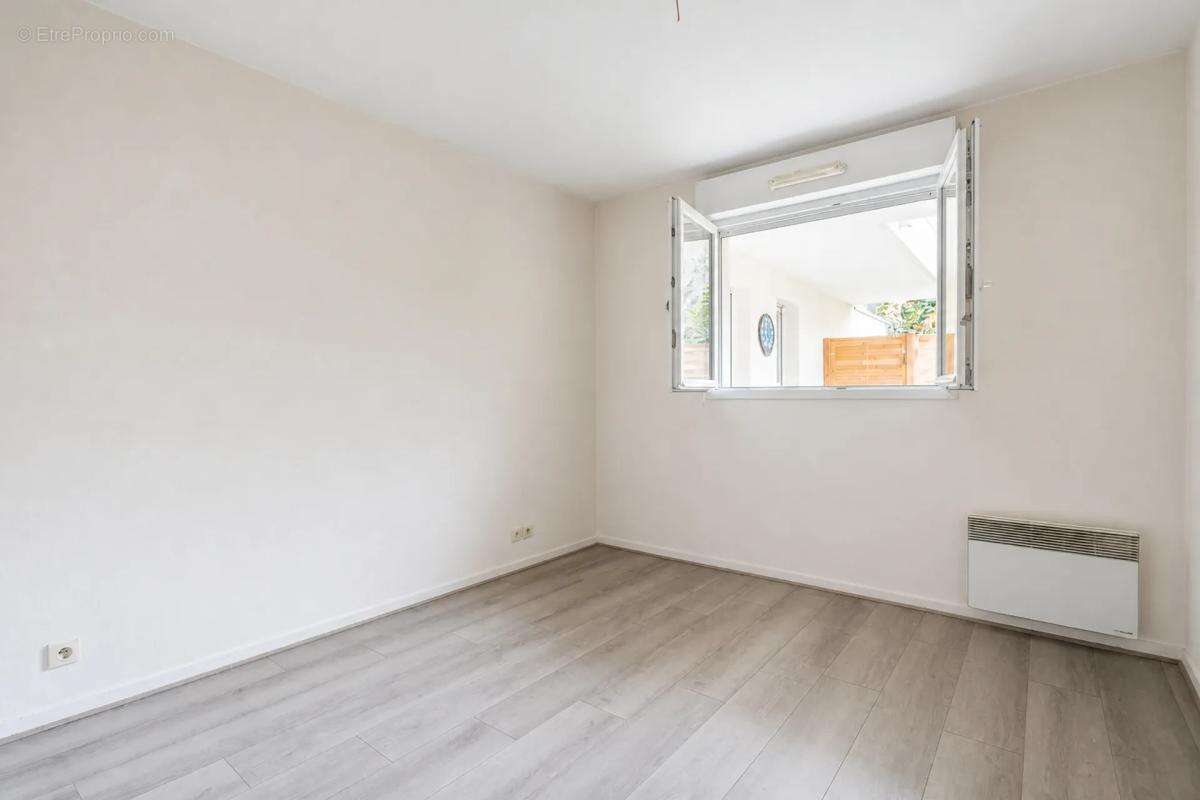 Appartement à LES PAVILLONS-SOUS-BOIS