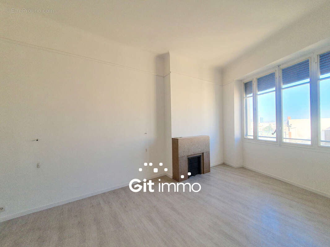 Appartement à MARSEILLE-1E