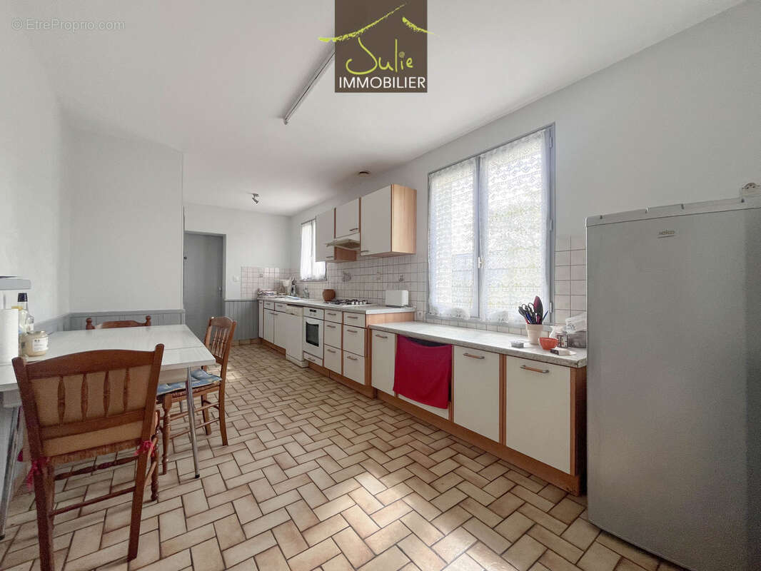 Maison à LA CHAPELLE-SAINT-LAURENT