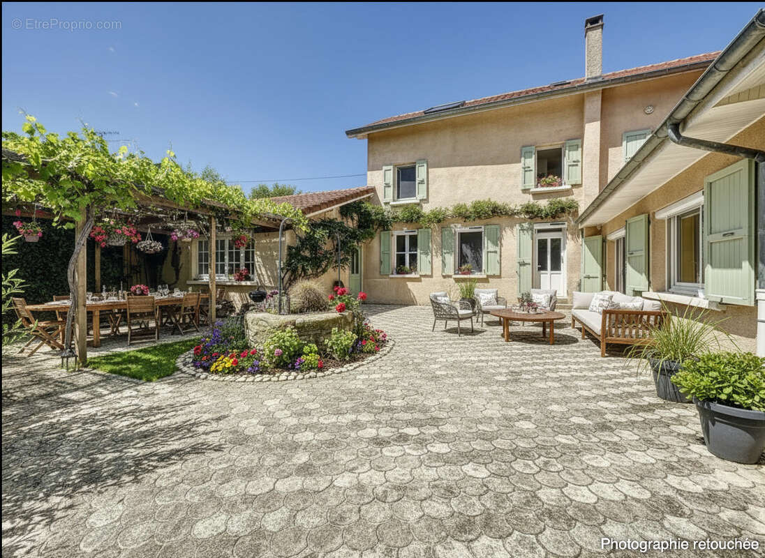 Maison à LA TOUR-DU-PIN