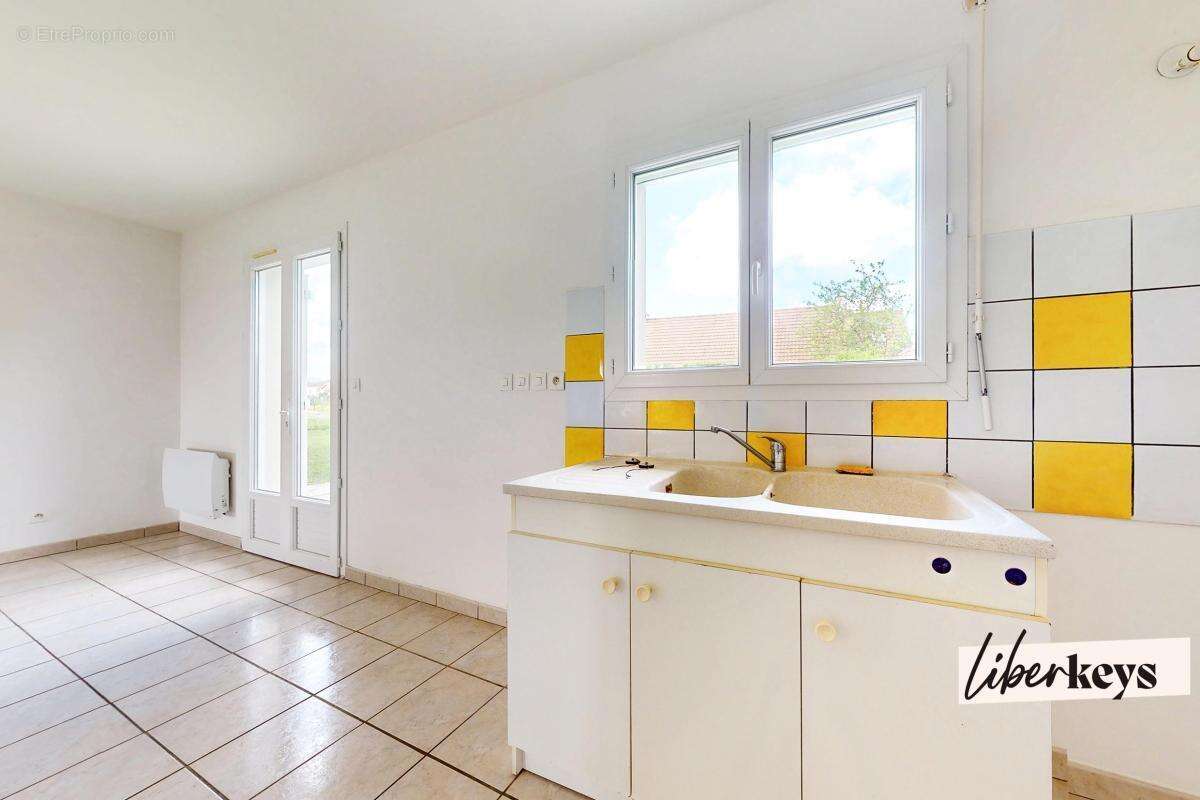 Maison à NOUAILLE-MAUPERTUIS