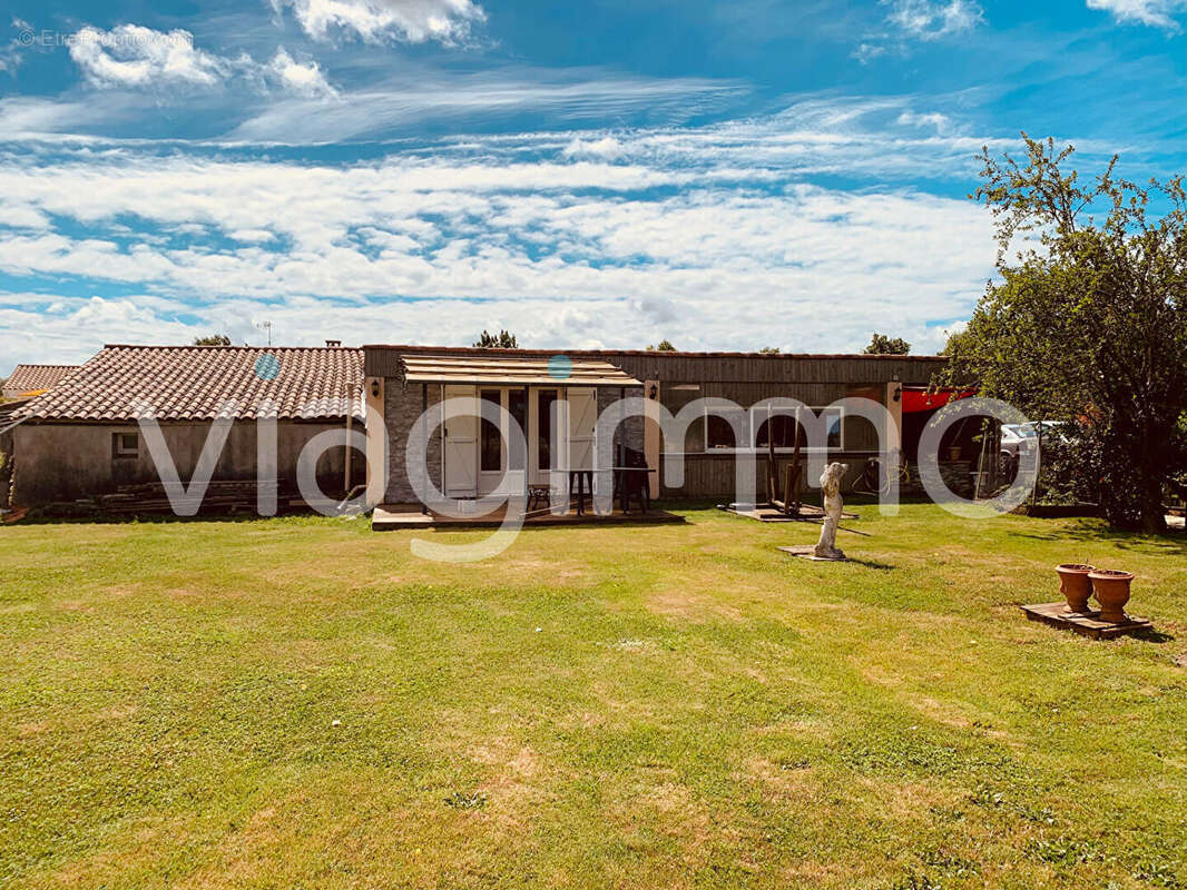 Maison Vouillé Les Marais 4 pièce(s) 105 m2 - photo 9