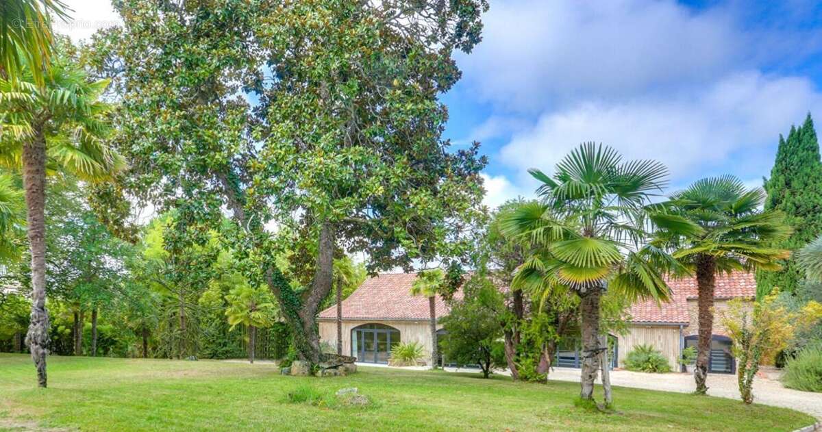 Domaine du XVIIIème siècle - 390 m2 - photo 12