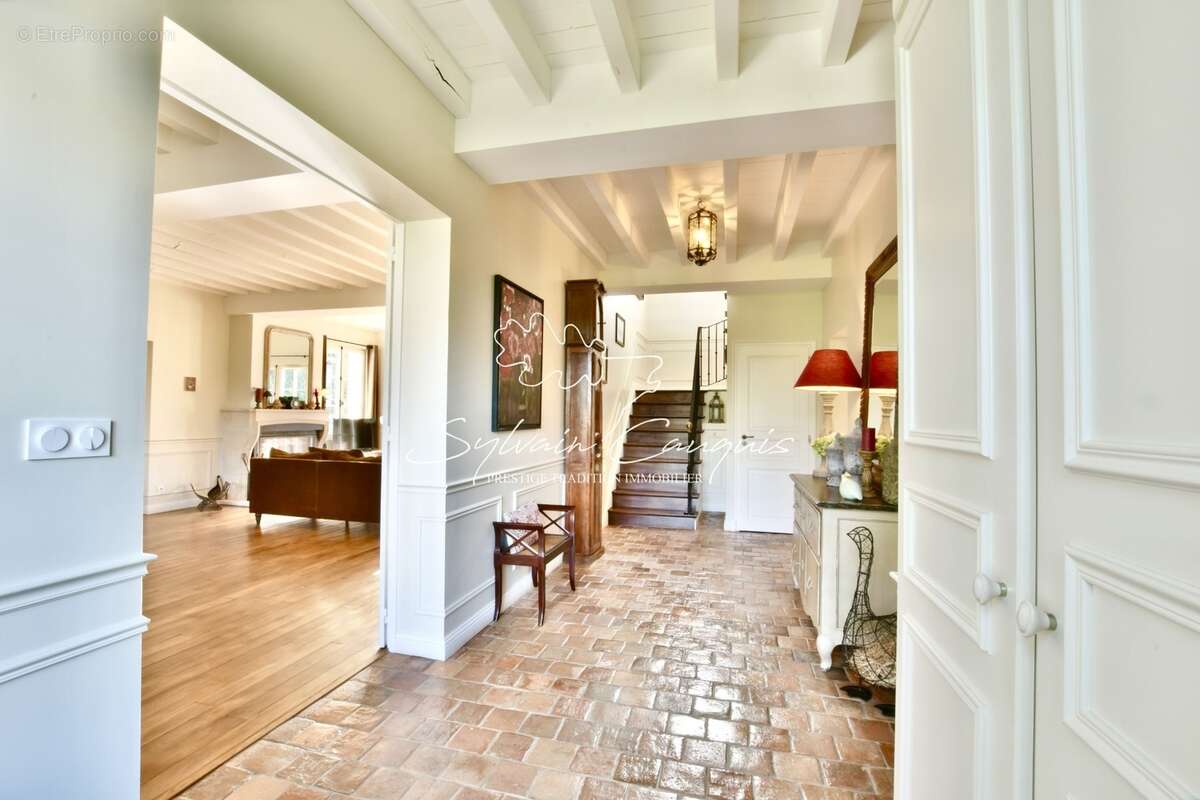 Dpt Loiret (45), à vendre SULLY SUR LOIRE Maison bourgeoise 9 pièces de 270 m² - Terrain de 2 548,00 m² - Piscine chauffée - Gar - photo 6