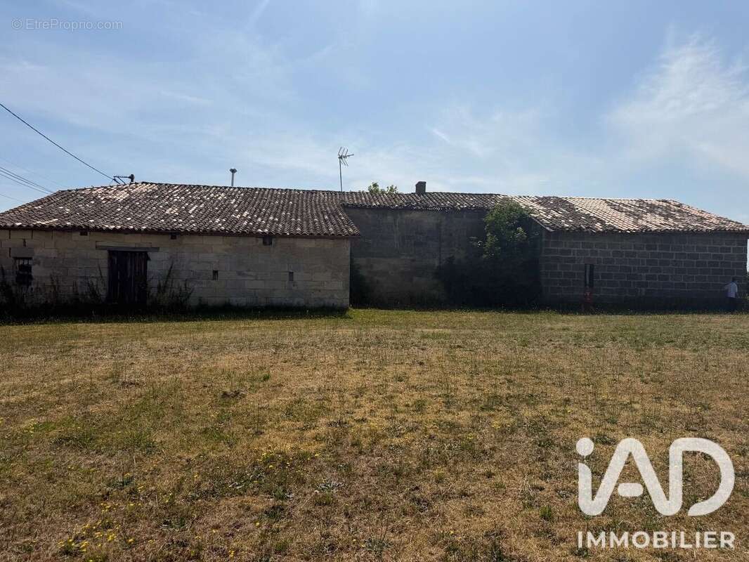 Maison 270 m² à Coutras  - photo 8