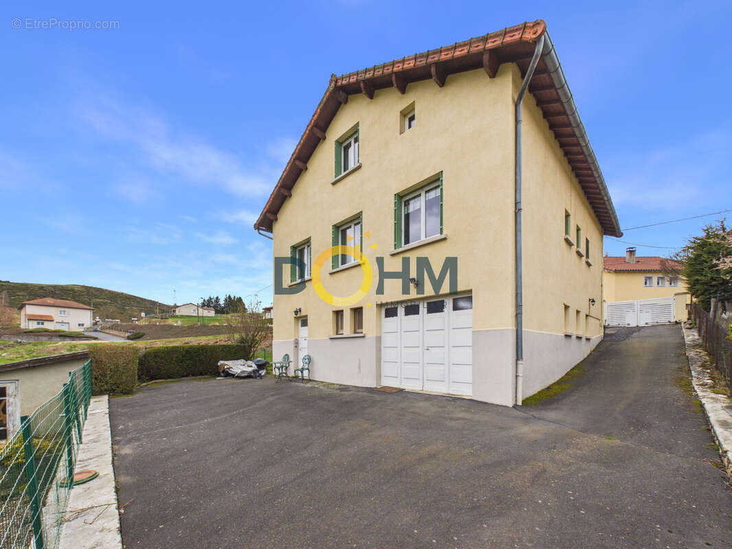 Maison rénovée de 180 m2 à vendre à Saugues avec terrain clos de 600 m2 - photo 21