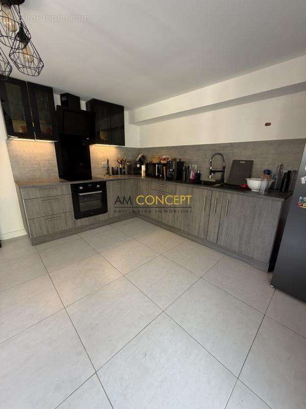 Appartement à CONTES