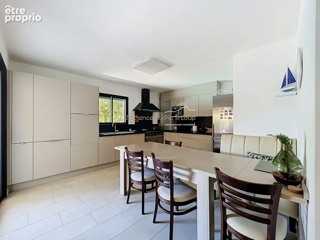 Maison 8 pièces 230 m² à vendre à Prades-Le-Lez (34730) - photo 9