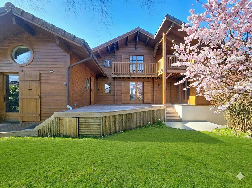 Maison à LA ROCHE-SUR-FORON