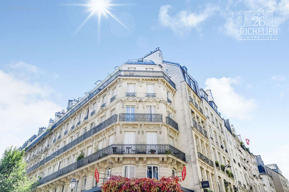 Paris 1er-Saint honoré, Pont Neuf.Appartement deux pièces 39m2 de charme - photo 5