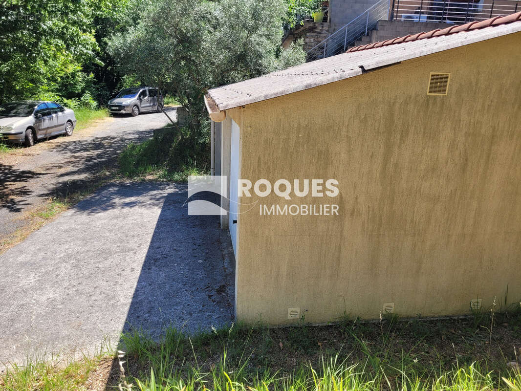 A Vendre, PREMIAN, 2 garages plus jardin - photo 4