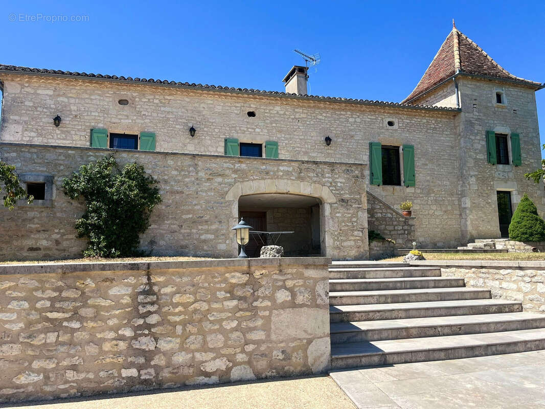 Très belle propriété à vendre dans le sud du Lot sur les hauteurs avec une superbe vue - photo 4