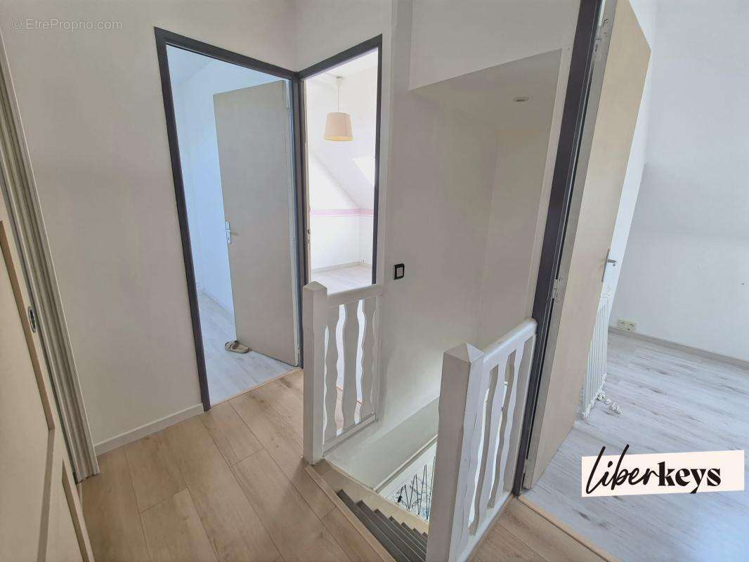 Butry-sur-Oise – Maison lumineuse et spacieuse avec belle pièce de vie - photo 11