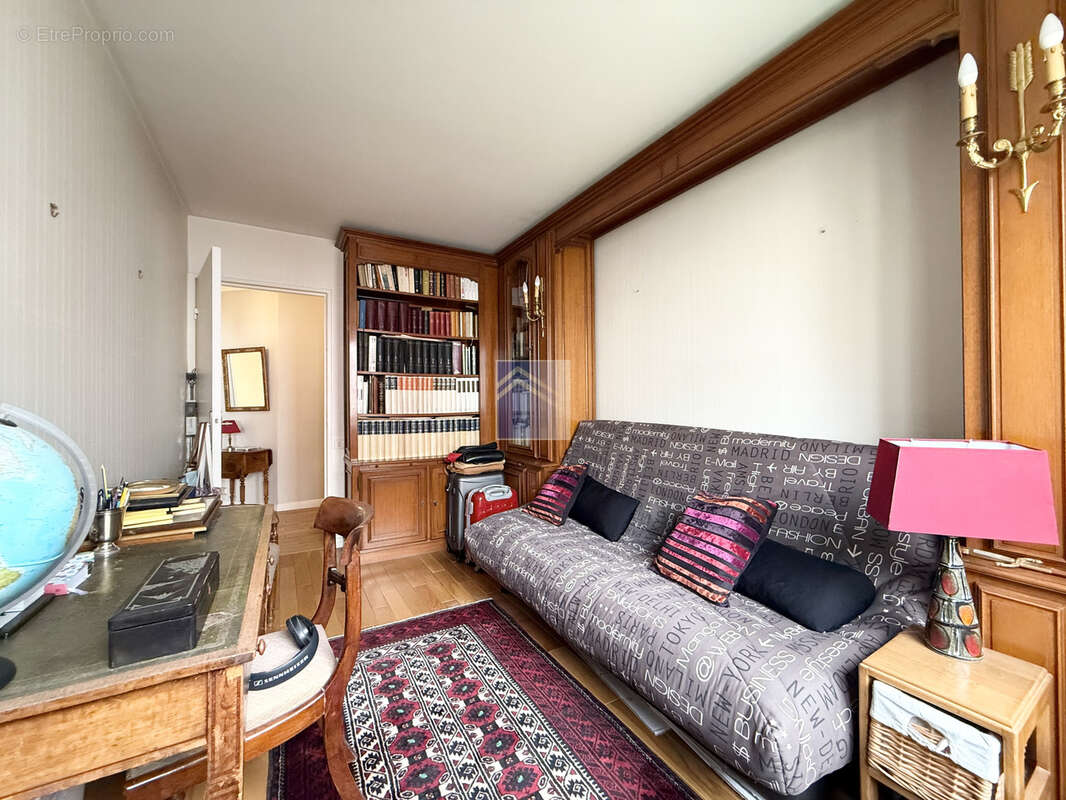 Appartement à COURBEVOIE