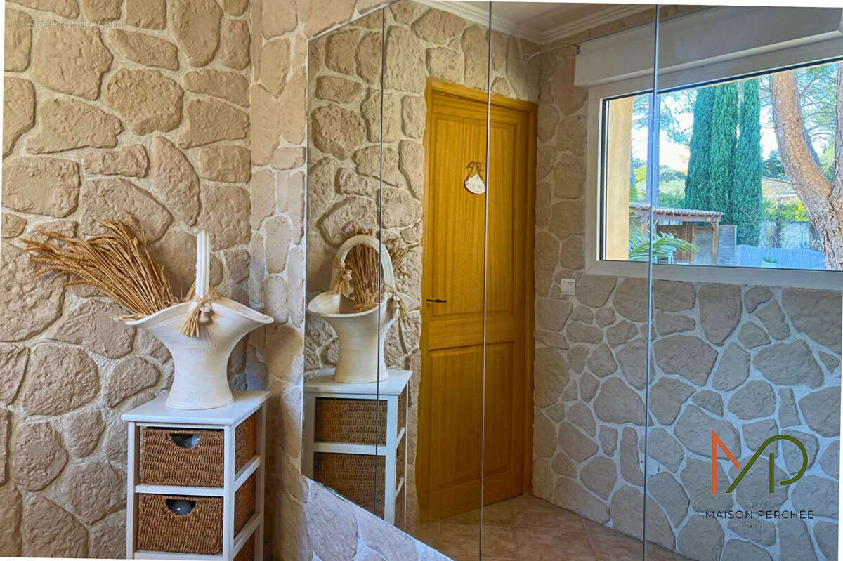 Villa Carces 7 pièce(s) 196 m2 - photo 8