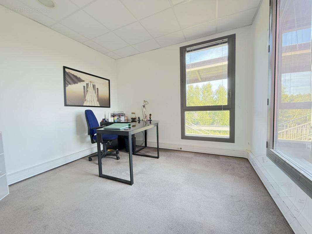 Commerce à FRANCHEVILLE