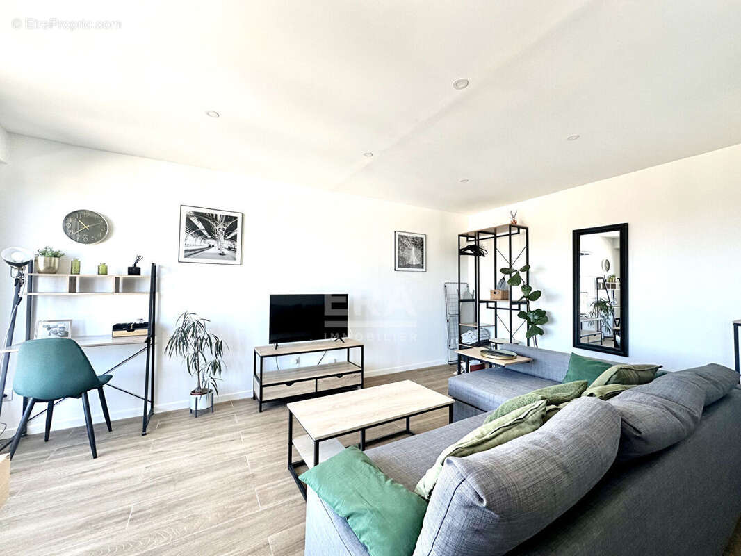 Appartement à SARTROUVILLE