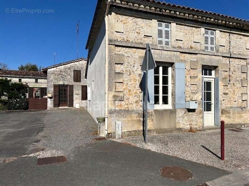 Ensemble immobilier de 131 m² - Terrain constructible et fort potentiel - Chepniers (17) - photo 14