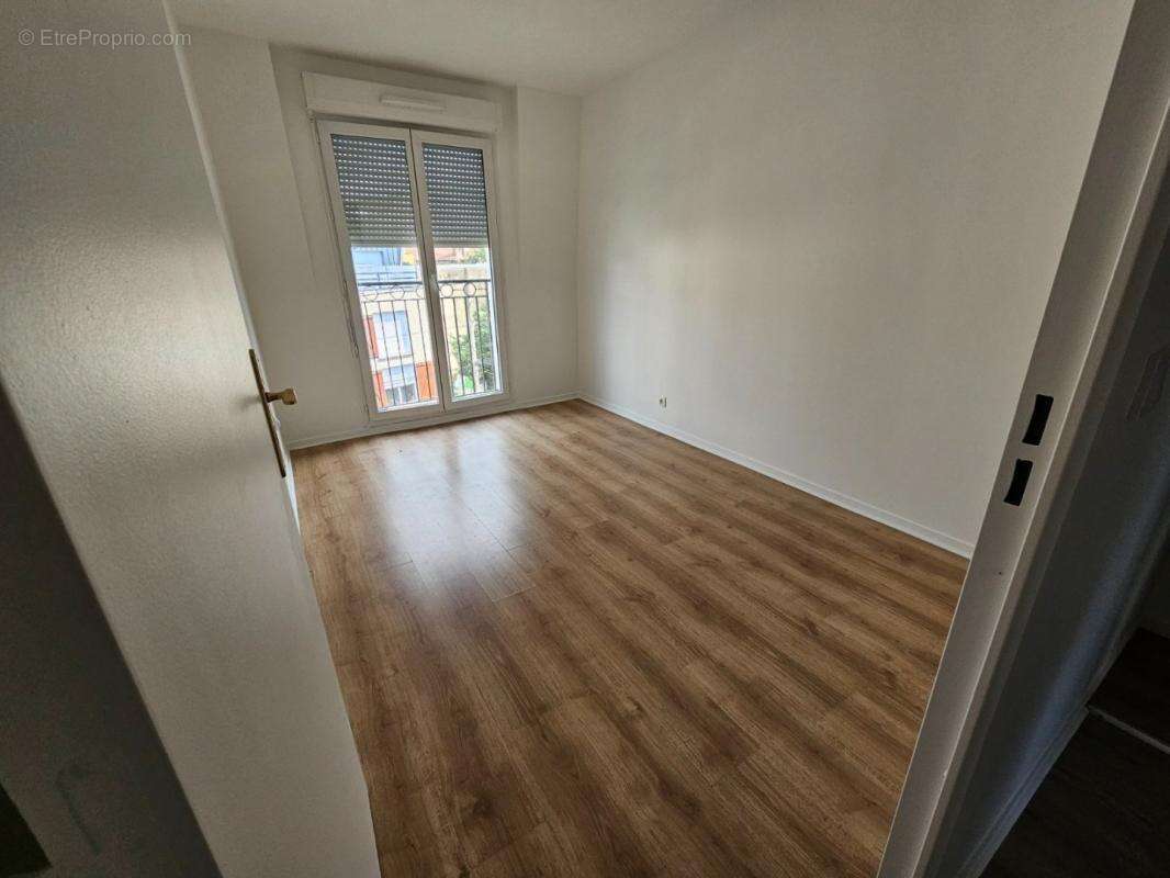 Appartement à LES PAVILLONS-SOUS-BOIS