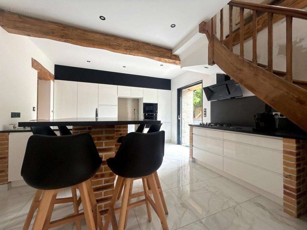 Maison 4 pièces / 143 m² / 236 000 EUR / CASTRES - photo 7