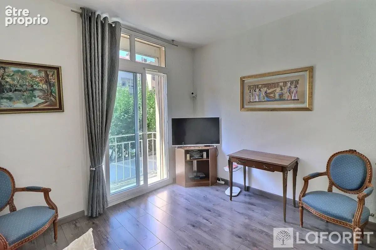 Hyères coeur de ville- Maison de caractère divisée en deux appartements ou à réunir - photo 10
