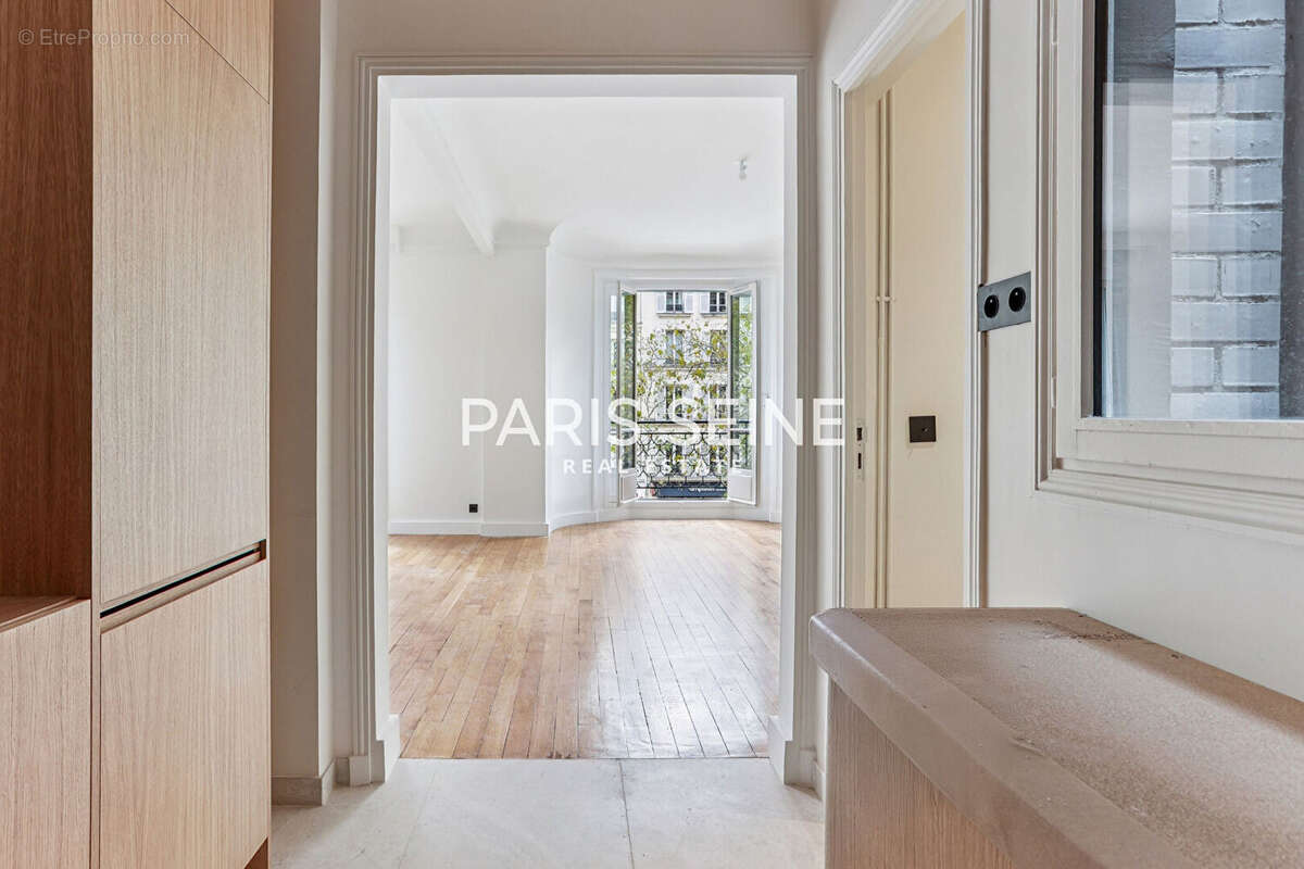 Appartement à PARIS-7E