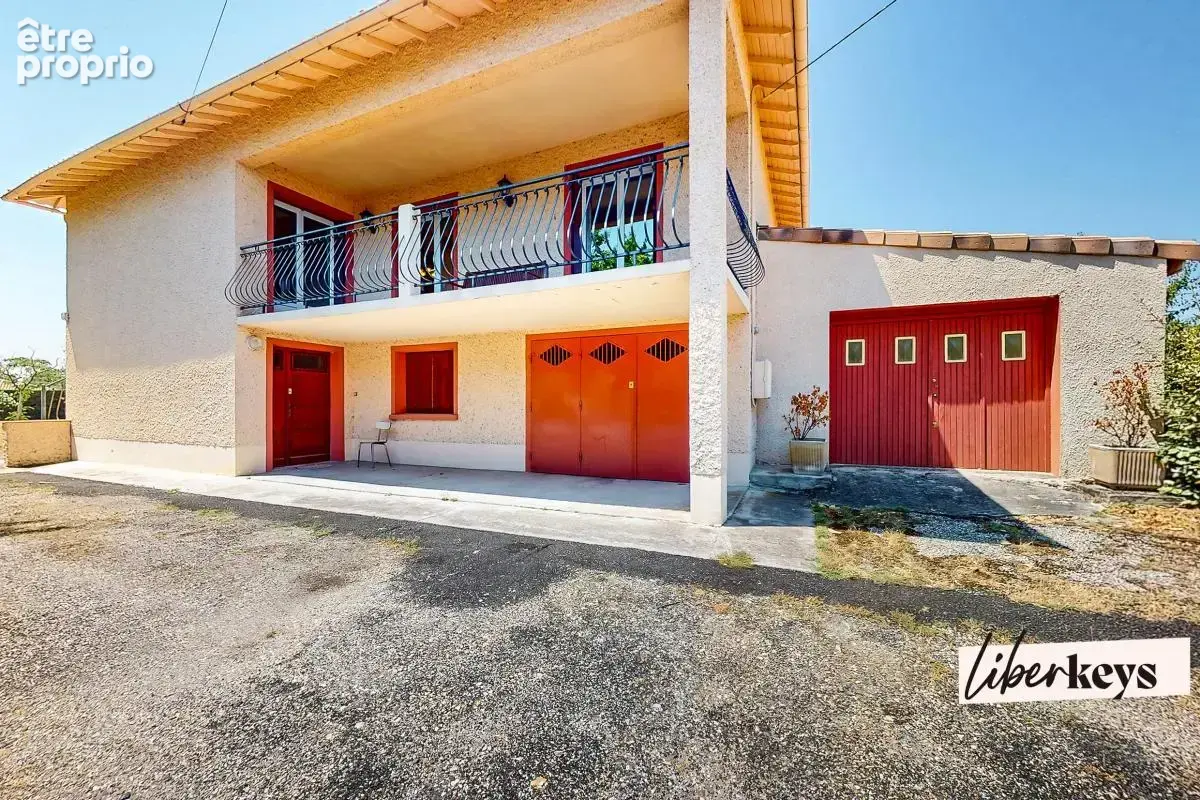 Maison avec grand terrain et double garage - photo 8