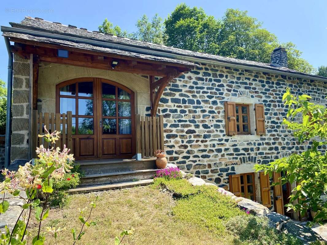 Maison à SAINT-JULIEN-CHAPTEUIL