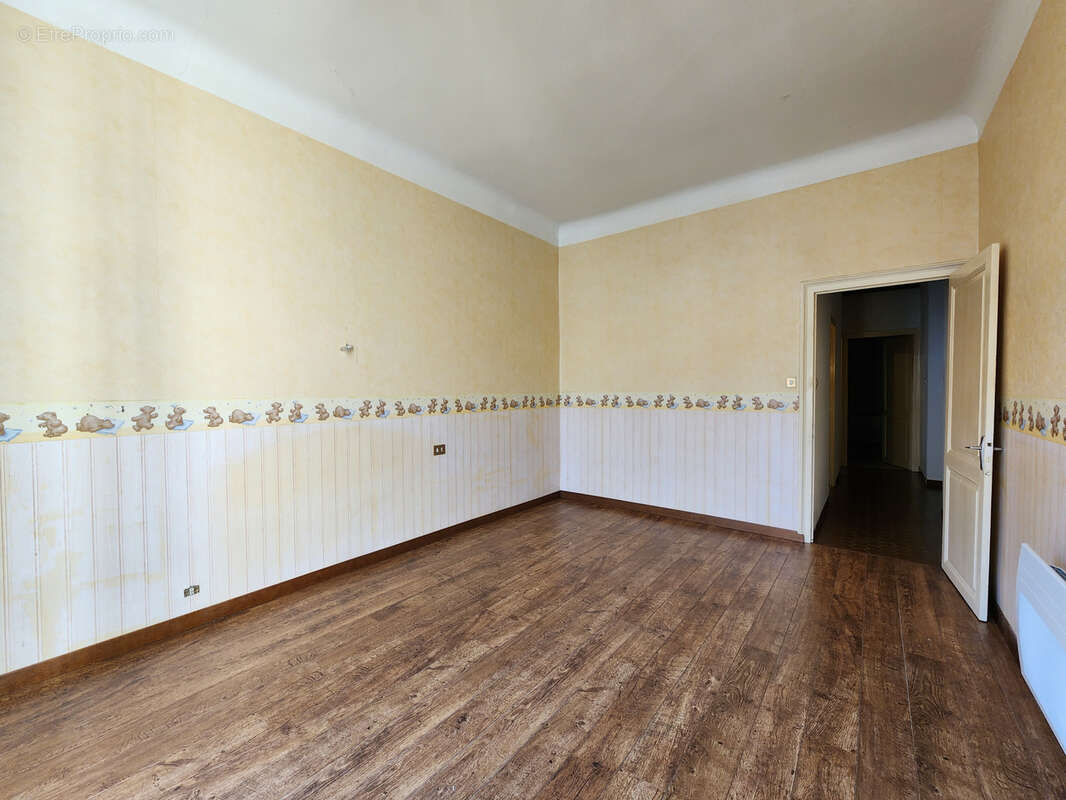 Centre ville appartement t5 de 135.82m2 avec garage - photo 9