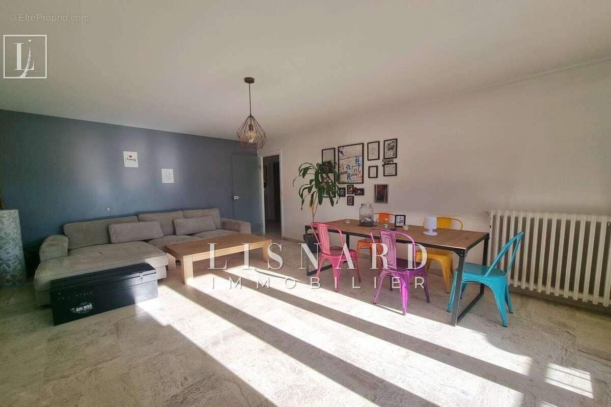 Appartement à VALLAURIS