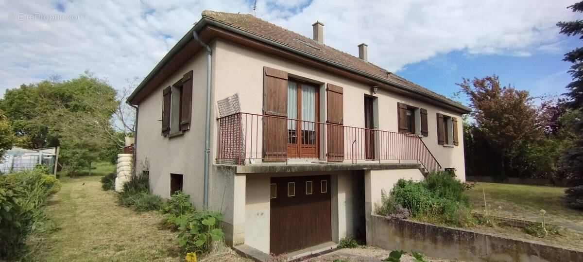 Maison à YZEURES-SUR-CREUSE