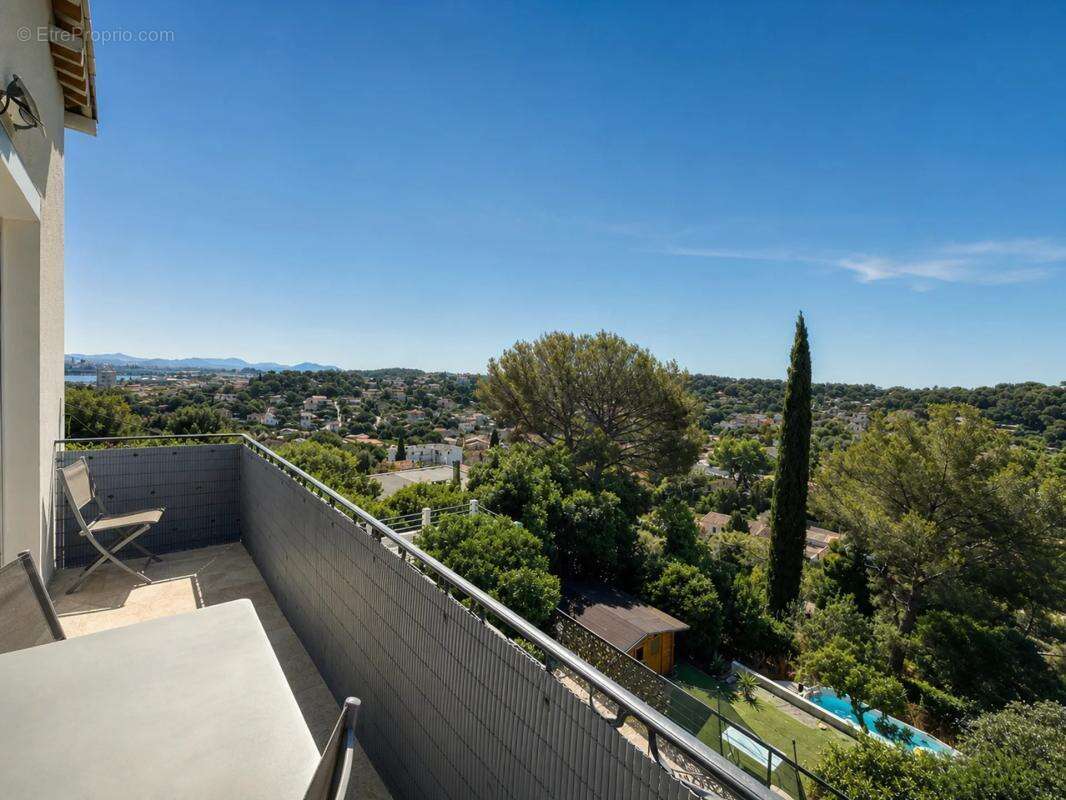 Haut de villa de 4 pièces de 94 m² à La Seyne-sur-Mer - photo 10