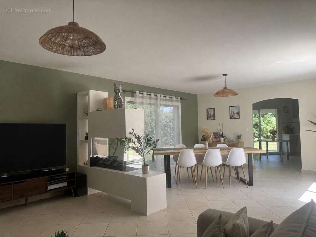 Maison 152 m² à Grezac  - photo 5