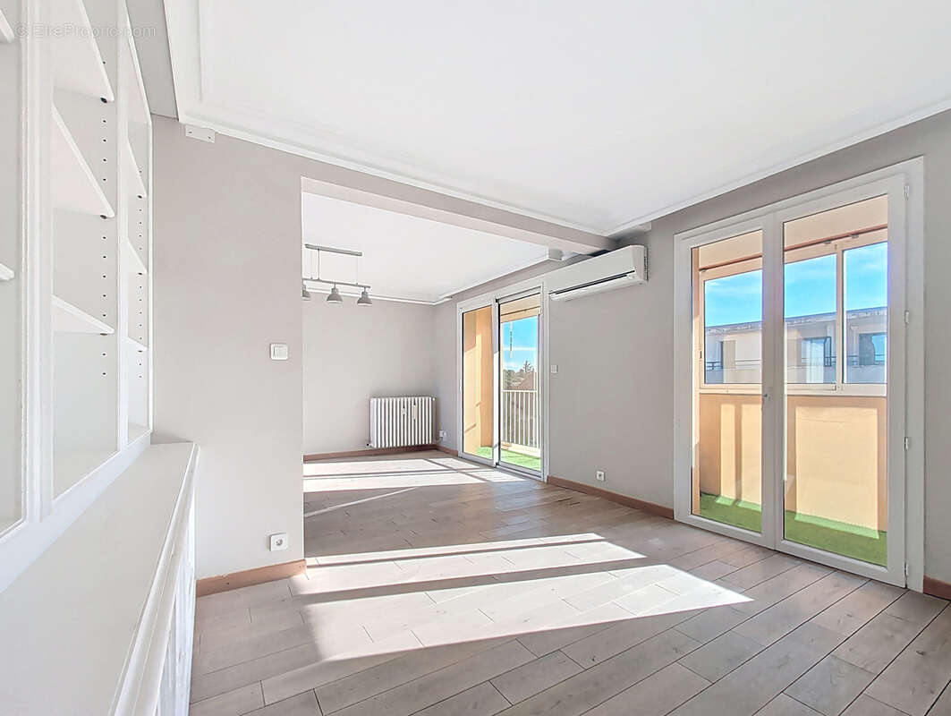 Appartement à VILLENEUVE-LES-AVIGNON