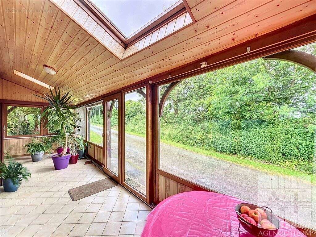 Maison à SAINT-DENIS-DE-GASTINES