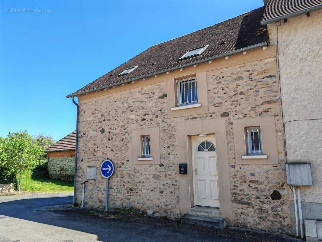 Maison entrée - Maison à HAUTEFORT