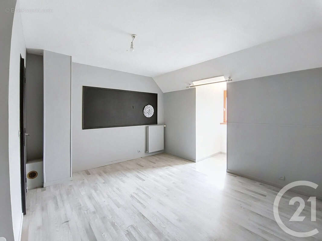 Maison 180 m² à Arces-Dilo  - photo 9