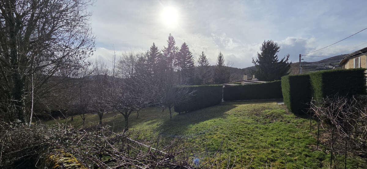 Terrain à ALBOUSSIERE