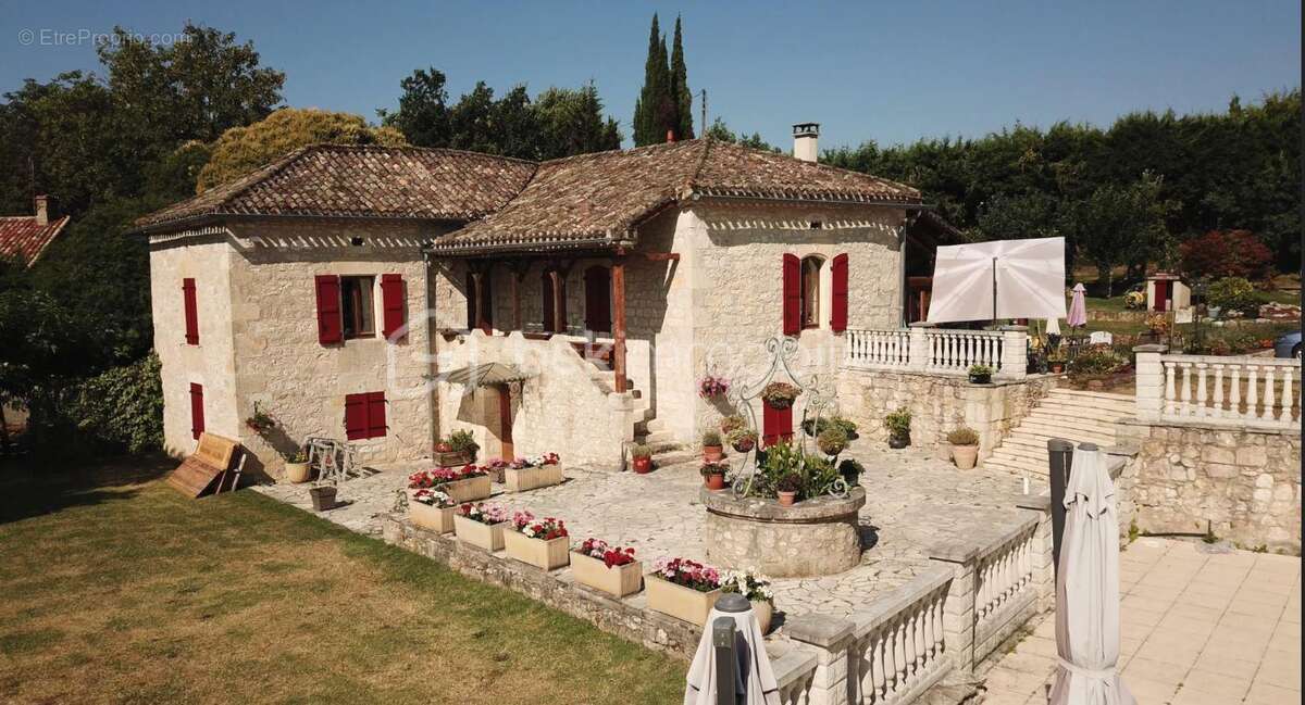 Magnifique propriété en pierres et ses gîtes - garages - piscine - photo 2