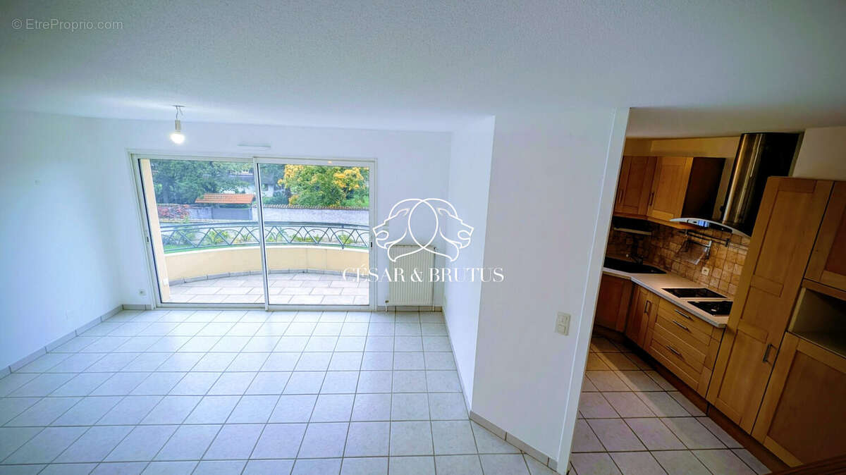 Appartement à VEAUCHE