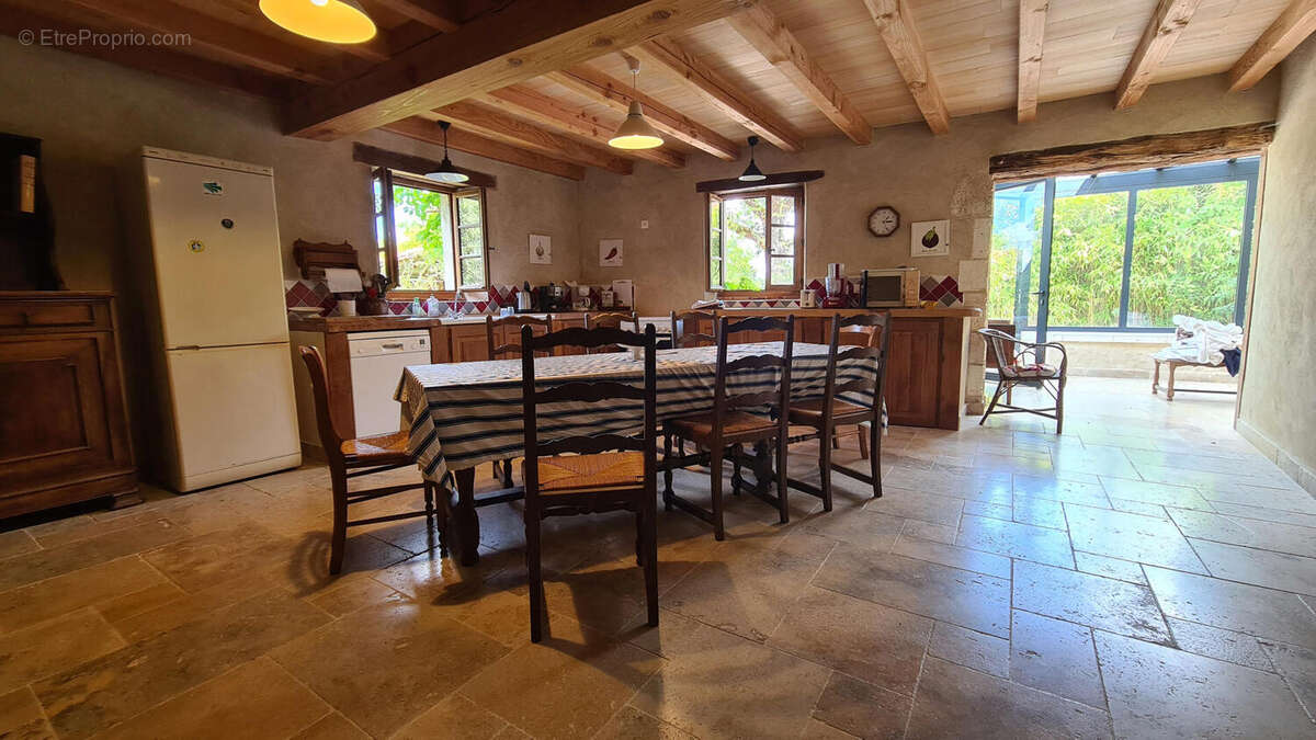 Jolie maison de village. 4 chambres, jardin clos, piscine. Proche Aubeterre. - photo 11