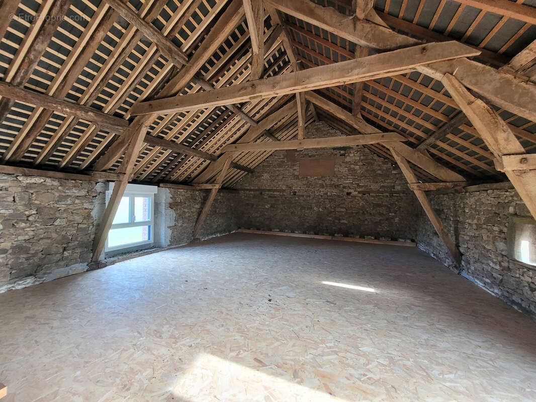 Maison à MONTREUIL-SOUS-PEROUSE