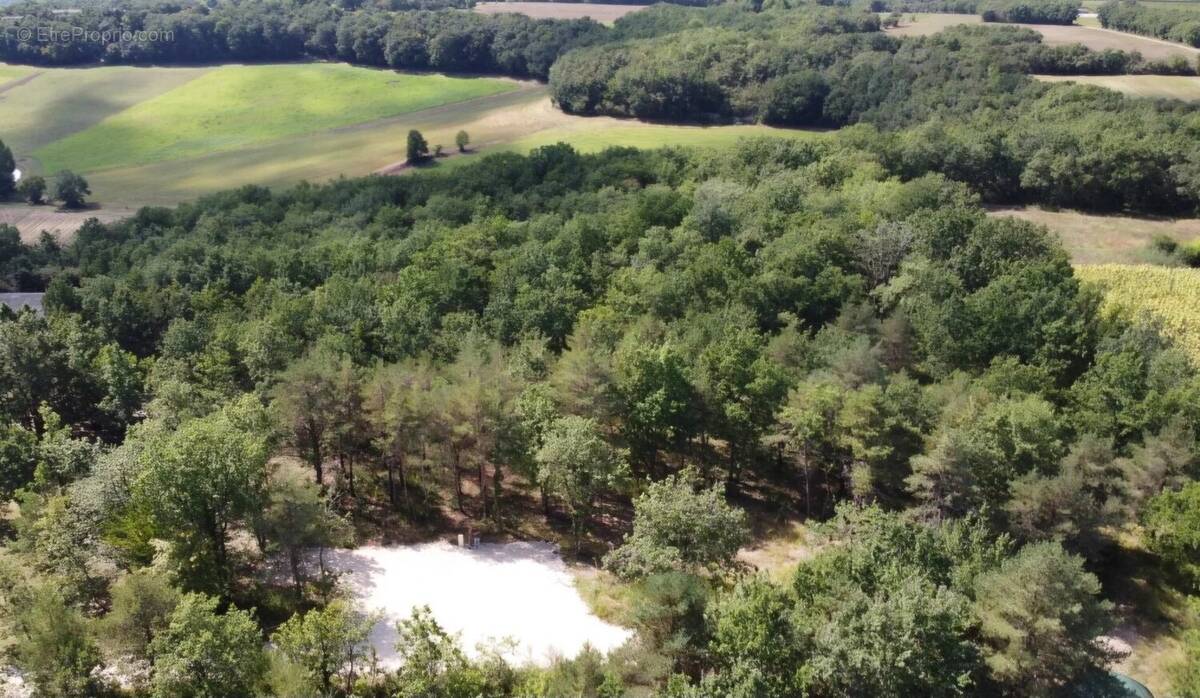 Terrain à SAINT-PAUL-DE-LOUBRESSAC
