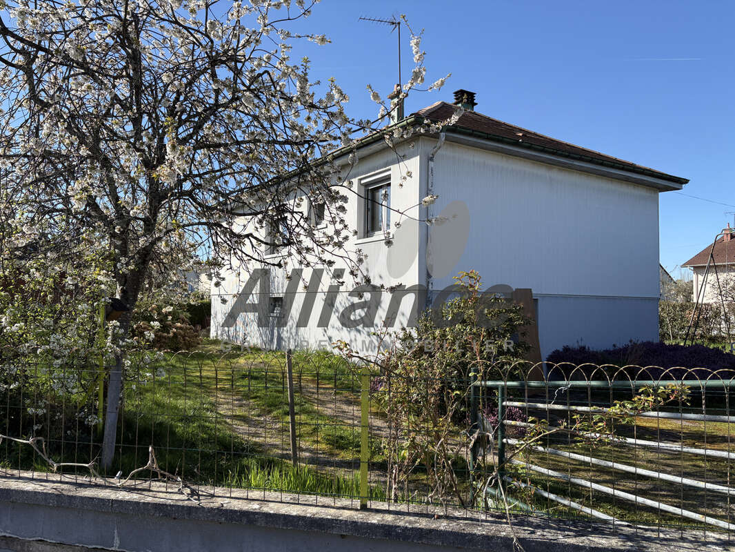 Maison à FOUGEROLLES
