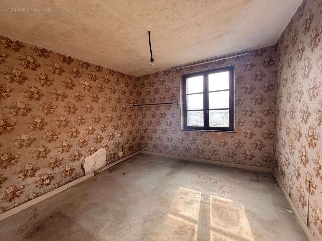 Maison à CONDE-SUR-VIRE