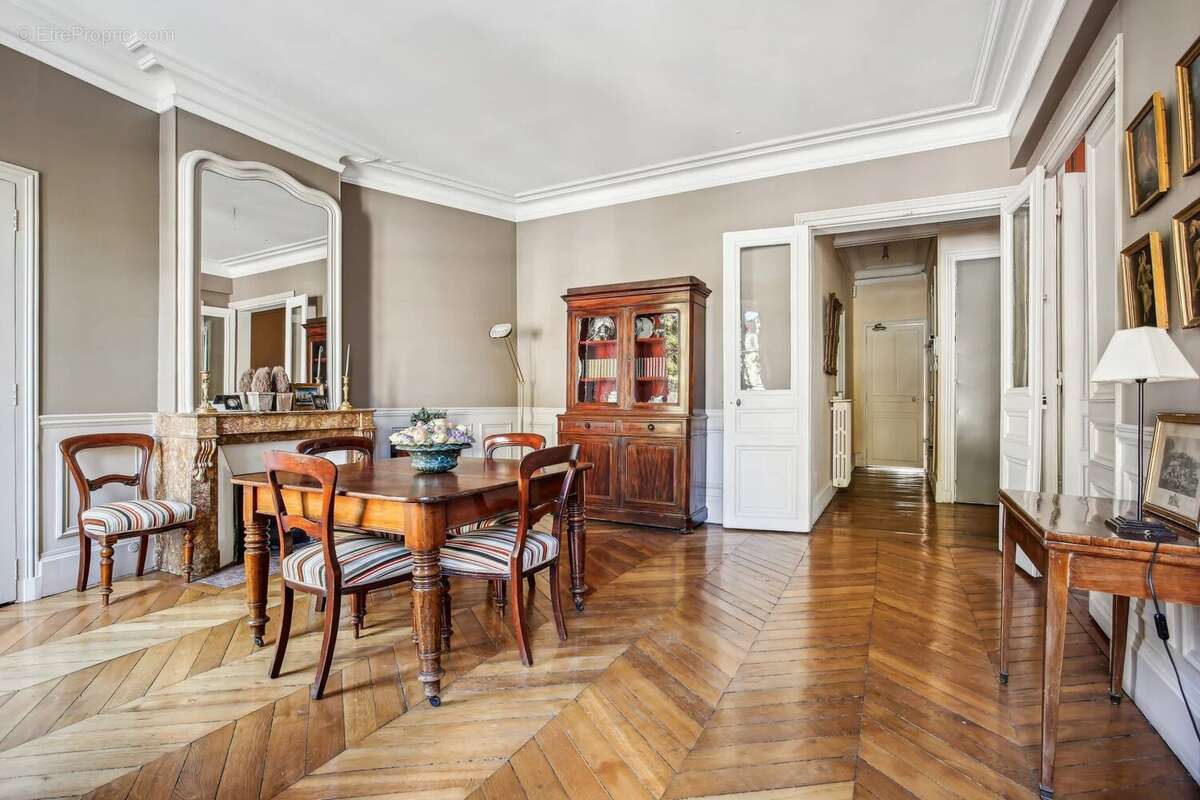 Appartement à NEUILLY-SUR-SEINE