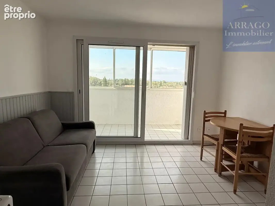 Studio cabine avec balcon, parking en face de la plage à Val - photo 3
