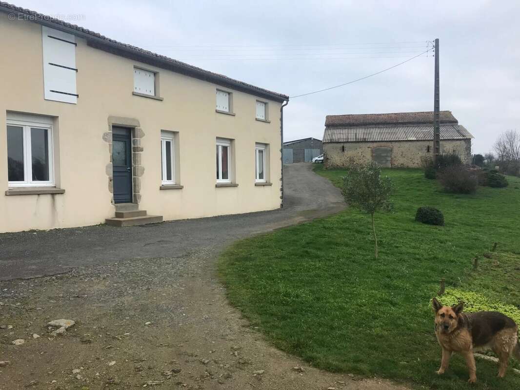 Maison à ARGENTON-CHATEAU